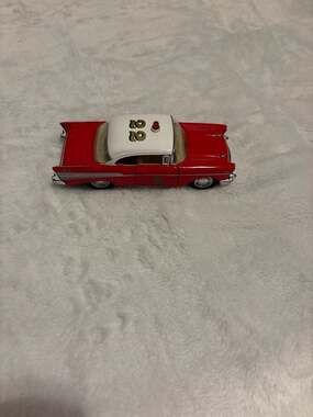Kinsmart 1957 Chevrolet Bel Air Fire Chief Dept #22 Diecast Car 1/40 Scale